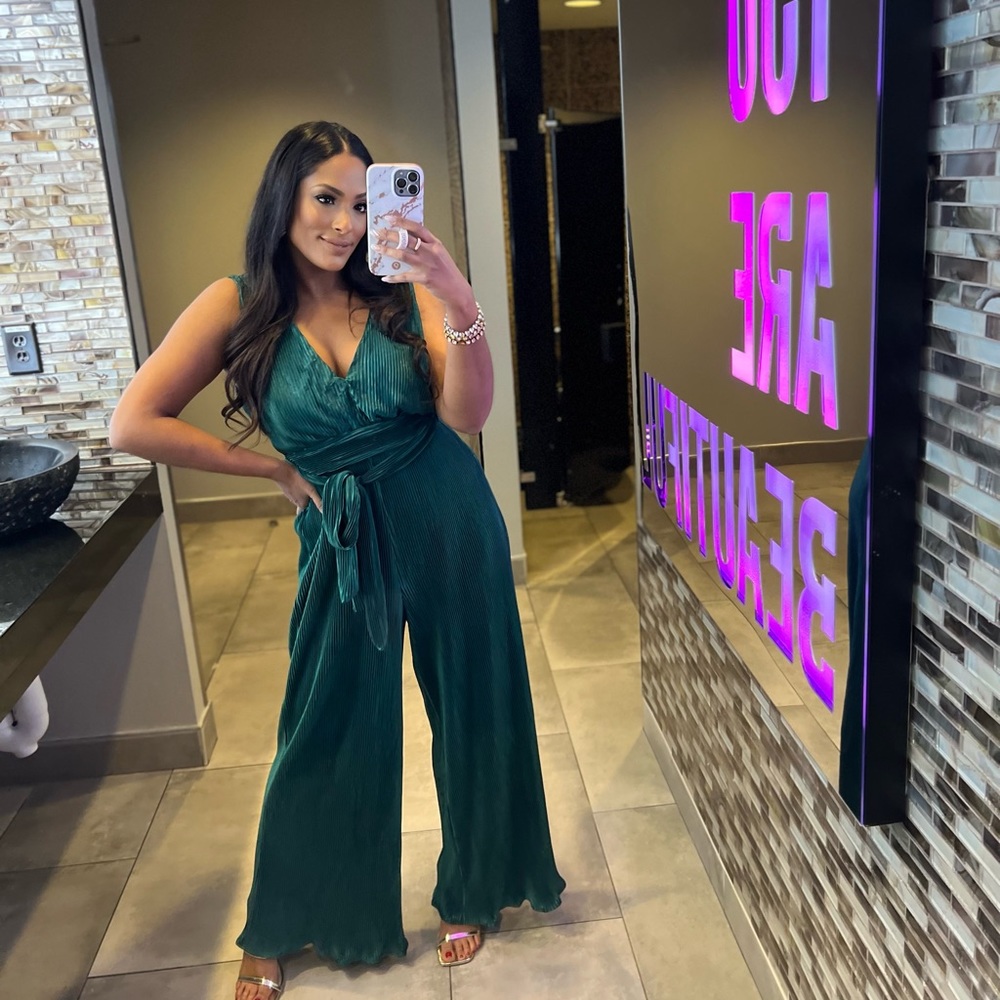 Vici Emerald Green Jumpsuit - Size Medium (Only worn once)